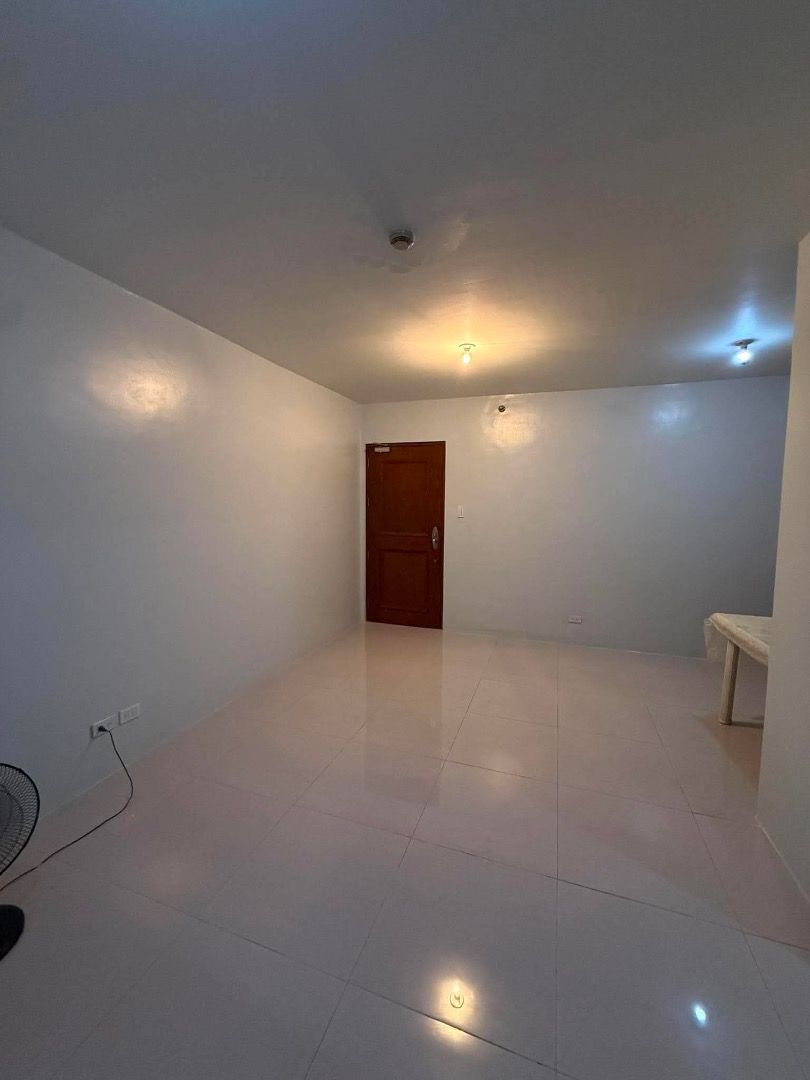 One Gateway Place 1BR for Rent (Category: Apartments & Condos) located in Manila. Submitted by bernice.reyes (Listing ID 1455138495, Image 3). Description: One Gateway Place Pioneer Street, Mandaluyong City 1 bedroom unit for rent Good location Peaceful and quiet Walking distance to MRT Pool view 2 adjacent 1BR units available for rent Optional parking available for rent .