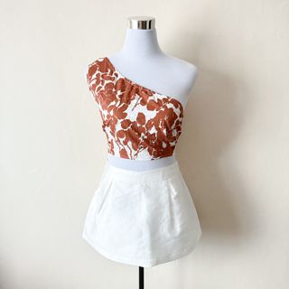 (Category: ) located in . Submitted by rosywardrobe (Listing ID 1455090943, Image 1). Description: .