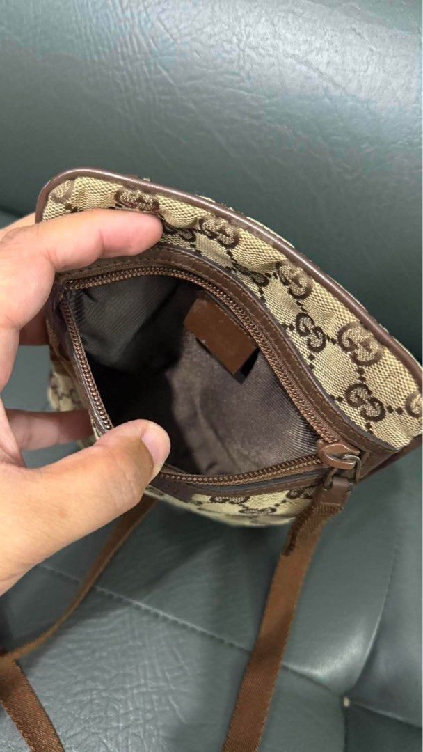 Original Gucci Small Sling Bag (Category: Luxury Bags & Wallets) located in Cavite. Submitted by authenticbagshavenbyvalg (Listing ID 1455006465, Image 3). Description: 💯Guaranteed Original very good condition no major issue fits promax.