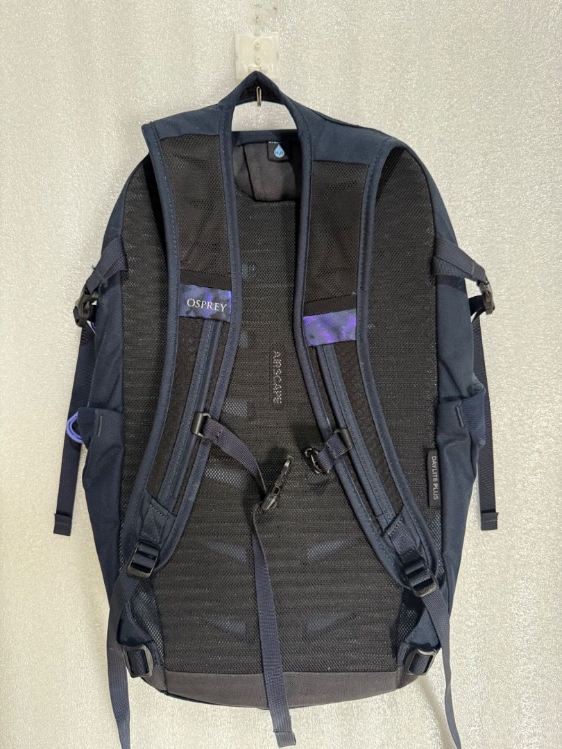 Osprey daylite plus 20L (Category: Backpacks) located in Tagaytay City. Submitted by thriftnilotku (Listing ID 1454955239, Image 3). Description: Slightly fade ang logo..