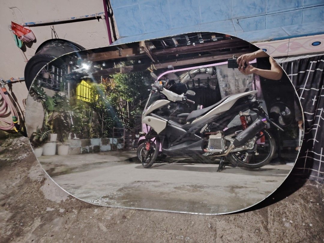 Oval Mirror for Wall Decor (Category: Mirrors) located in Cavite. Submitted by haizdiz (Listing ID 1448856922, Image 3). Description: 2pcs mirror makapal (heavy duty) 1200 each nalang 3ft - 5ft size - Large oval mirror - Ideal for living rooms or entryways - Can be hung on the wall - Reflects light to make spaces feel larger - Perfect for quick outfit checks before leaving.