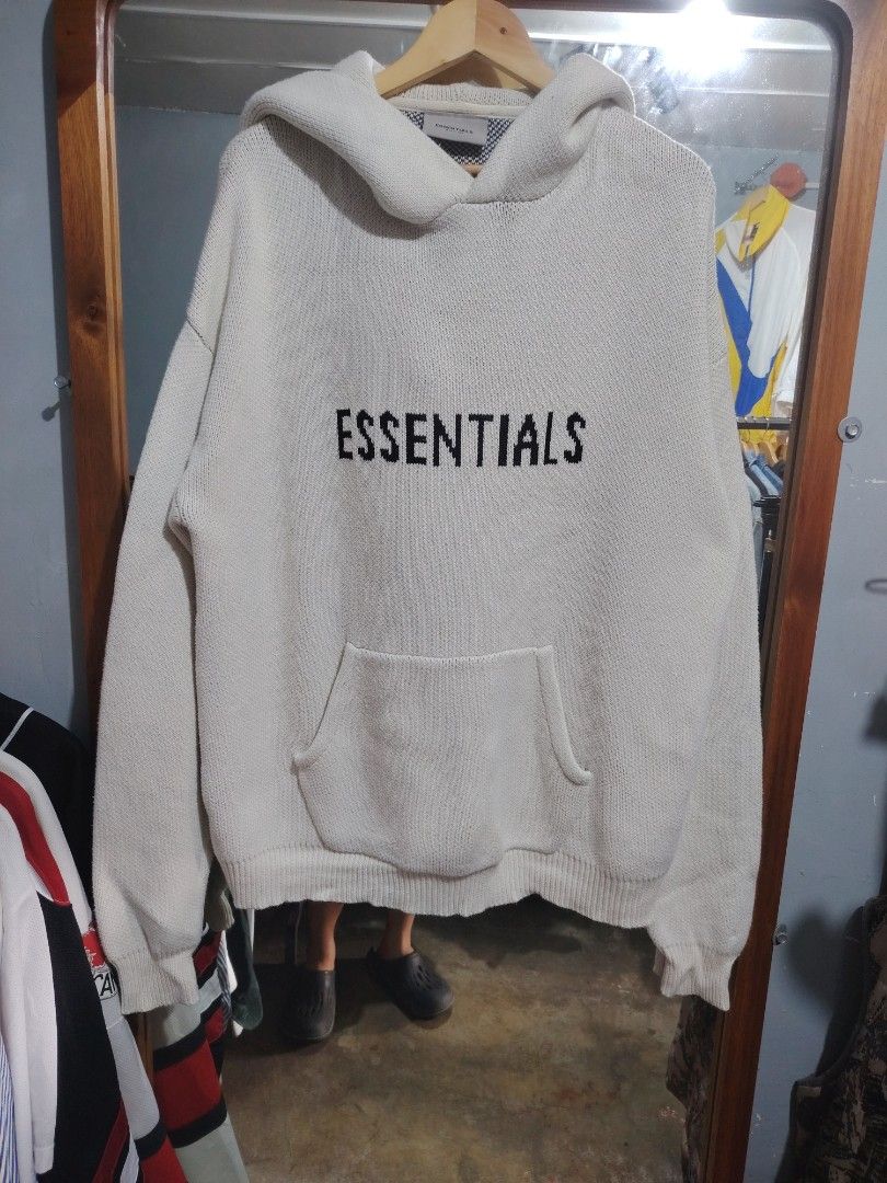 Pang ginaw🥰 (Category: Coats, Jackets and Outerwear) located in Manila. Submitted by teampuyat224792 (Listing ID 1454953887, Image 2). Description: crewneck condition - excellent size - X-Large dimes - 27W - 31L price - 2k knitted condition - excellent size - Large dimes - 25W - 30L price - 2500 message nalang po sa ibang details 🥰 aspack or split aspack - 4k.
