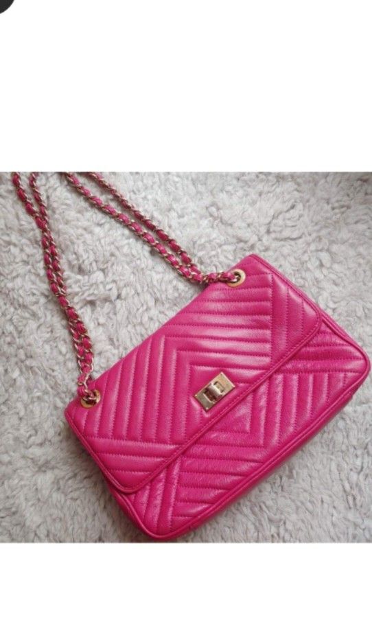 Pink Quilted Chain Shoulder Bag (Category: Shoulder Bags) located in Manila. Submitted by happystone.a2398c (Listing ID 1451165659, Image 1). Description: 💯 authentic leather no scratches still in gold hardware sisley brand .