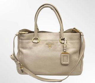 (Category: ) located in . Submitted by vicluxurycollection (Listing ID 1455033686, Image 1). Description: .