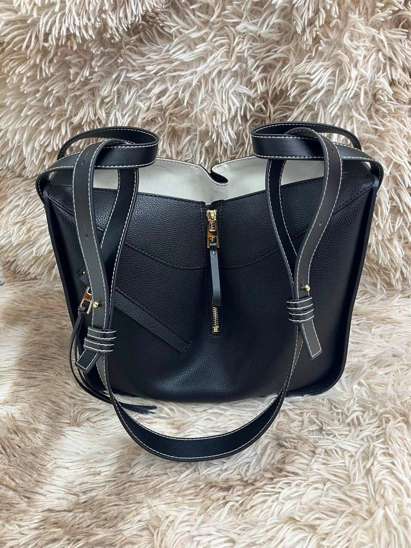 Preloved Loewe Hammock Classic Calfskin (Category: Luxury Bags & Wallets) located in Manila. Submitted by bagsandmanymanymore1 (Listing ID 1450338800, Image 2). Description: Preloved Hammock Magnetic closure Silver embossed LOEWE Hearingbone cotton canvas lining Detachable and adjustable strap Please read before you order 👉🏻❗️Payment first before shipping ❗️Cut off time of payment 11am sameday delivery ❗️NO MEET UP / NO PICK UP ❗️ORDER CANNOT B