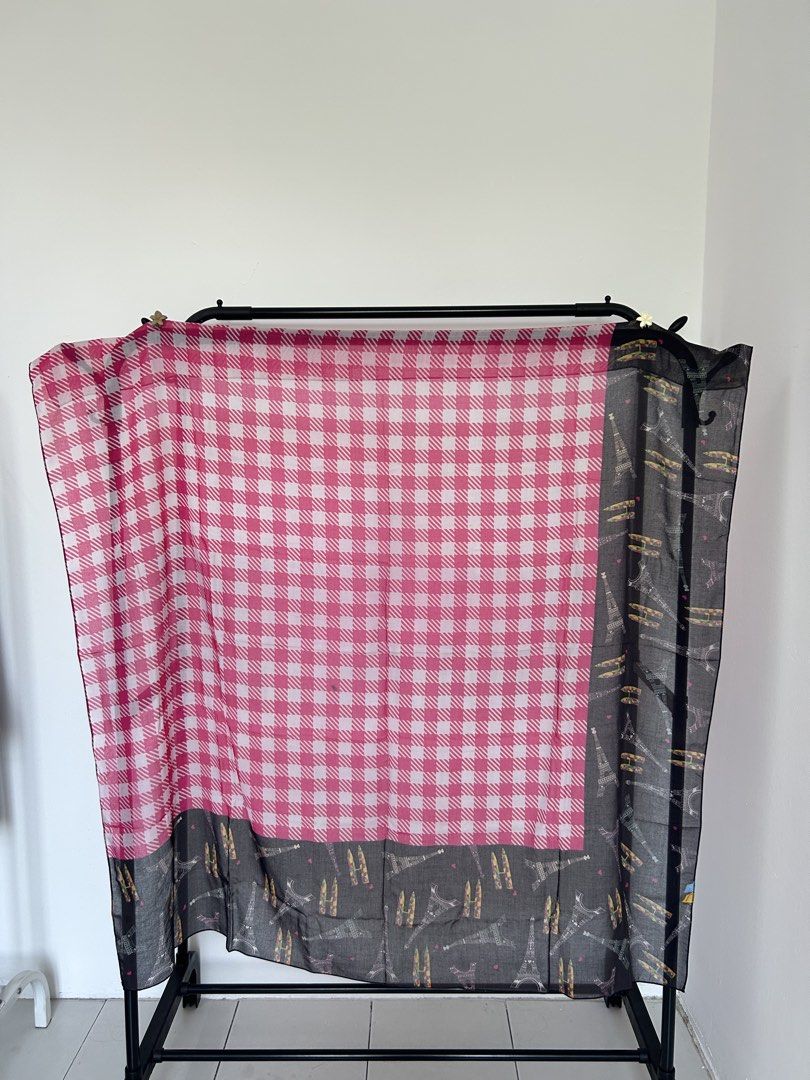 Printed Square (Category: Hijabs) located in Pontian. Submitted by aliakarimii_ (Listing ID 1454953288, Image 1). Description: Aidijuma Tag Yellow Blue Material Cotton RM3 Bidang 45.