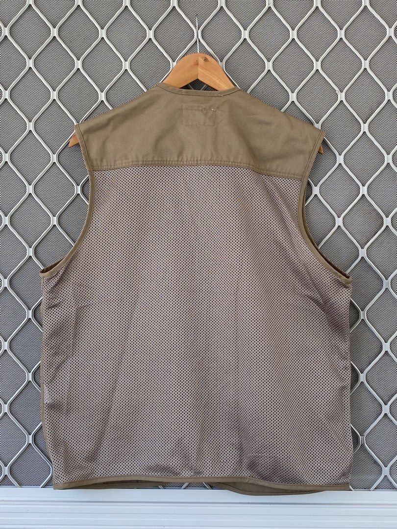 Real Standard Work Vest (Category: Vests) located in General Natividad. Submitted by lootsnijay (Listing ID 1455075805, Image 2). Description: fits L Width: 22.5” Length: 27” Color rate: 9/10 Issue/s: Dotted stain (check the last picture) 📌washed 📌color may vary due to lighting 📌shipping via jnt/flash express.