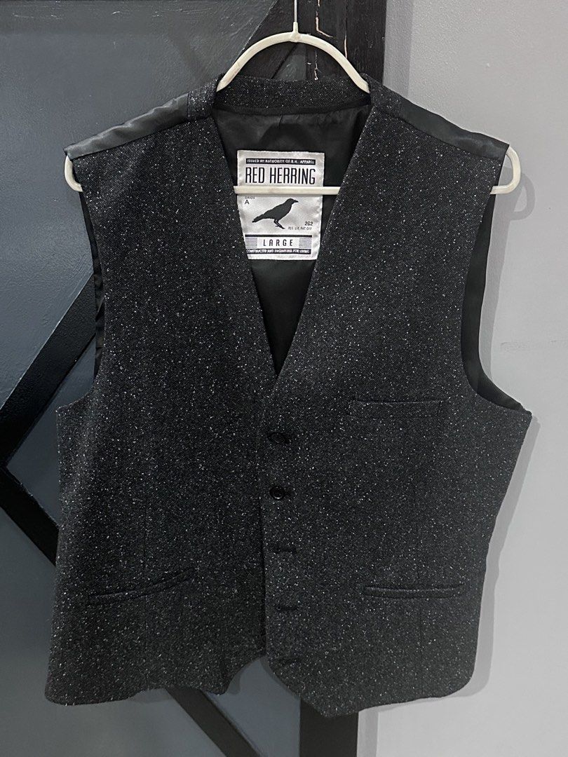 Red Herring Men's Tweed Vest Large (Category: Vests) located in Quezon City. Submitted by thejowsh (Listing ID 1455072445, Image 1). Description: - Grey tweed vest by Red Herring - Wool blend fabric with polyester lining - Classic V-neck and button-up front - Two functional front pockets - Perfect for smart casual or formal layering.