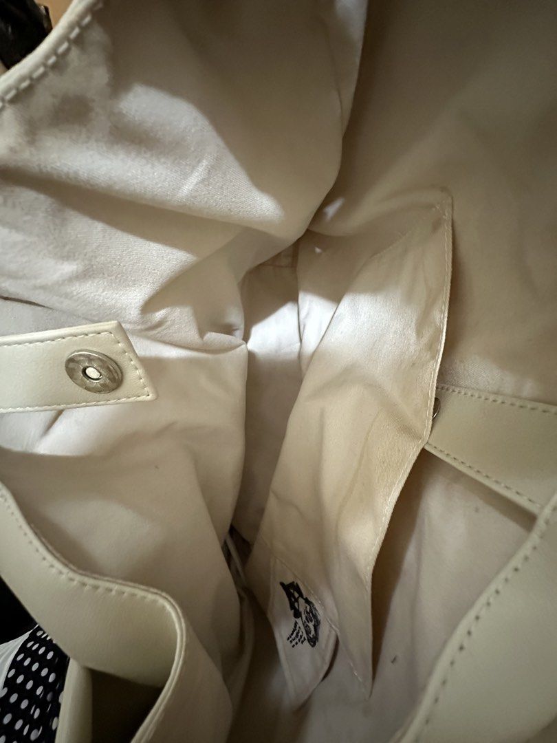 Reese Collins Latonio Tote Bag (Category: Tote Bags) located in Caloocan City. Submitted by keanecleaned (Listing ID 1455068040, Image 3). Description: Original price of 4500. With minor discoloration on the underside of the strap—not noticeable. Comes with original box. .