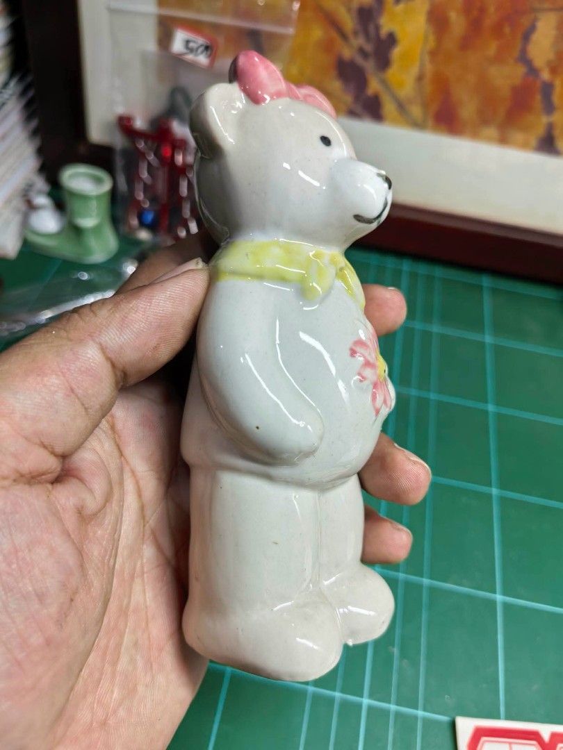 Salt and Pepper Shaker (Category: Other Kitchenware & Tableware) located in Cebu City. Submitted by dudes_villanueva (Listing ID 1454957345, Image 2). Description: Salt and Pepper Shaker Ceramic 📌 In excellent condition..