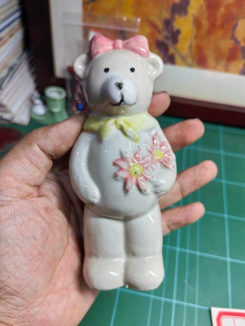 Salt and Pepper Shaker (Category: Other Kitchenware & Tableware) located in Cebu City. Submitted by dudes_villanueva (Listing ID 1454957345, Image 1). Description: Salt and Pepper Shaker Ceramic 📌 In excellent condition..