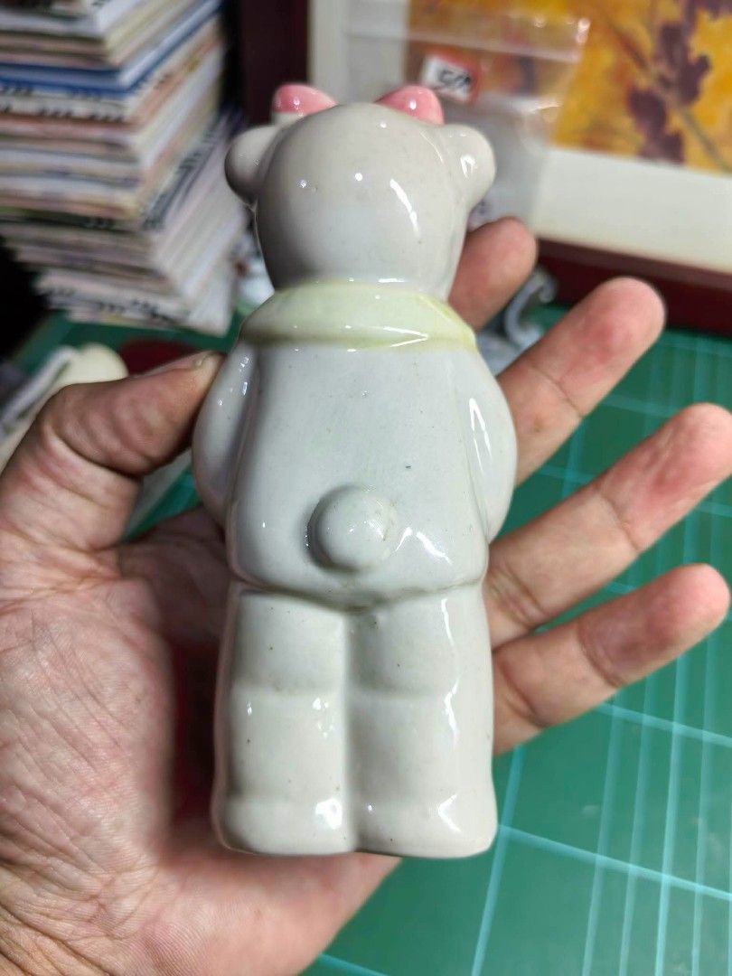 Salt and Pepper Shaker (Category: Other Kitchenware & Tableware) located in Cebu City. Submitted by dudes_villanueva (Listing ID 1454957345, Image 3). Description: Salt and Pepper Shaker Ceramic 📌 In excellent condition..