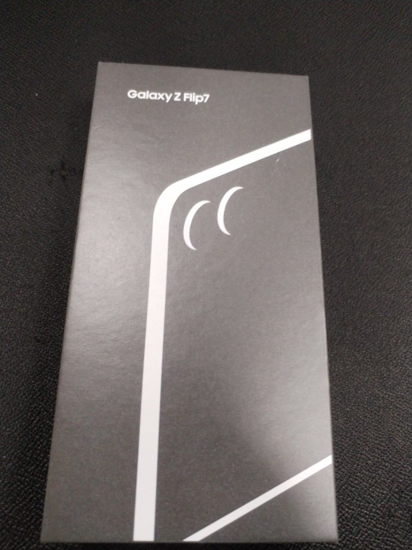 Samsung Galaxy Flip 7 FE/FLIP 7 (Category: Samsung) located in Manila. Submitted by badzsiena (Listing ID 1454256636, Image 1). Description: - Samsung Galaxy Z Flip 7 Z FLIP FE boxes - Includes the actual foldable phones - Available in blue and black colors - Sleek and modern design - Ideal for those seeking a new foldable device.