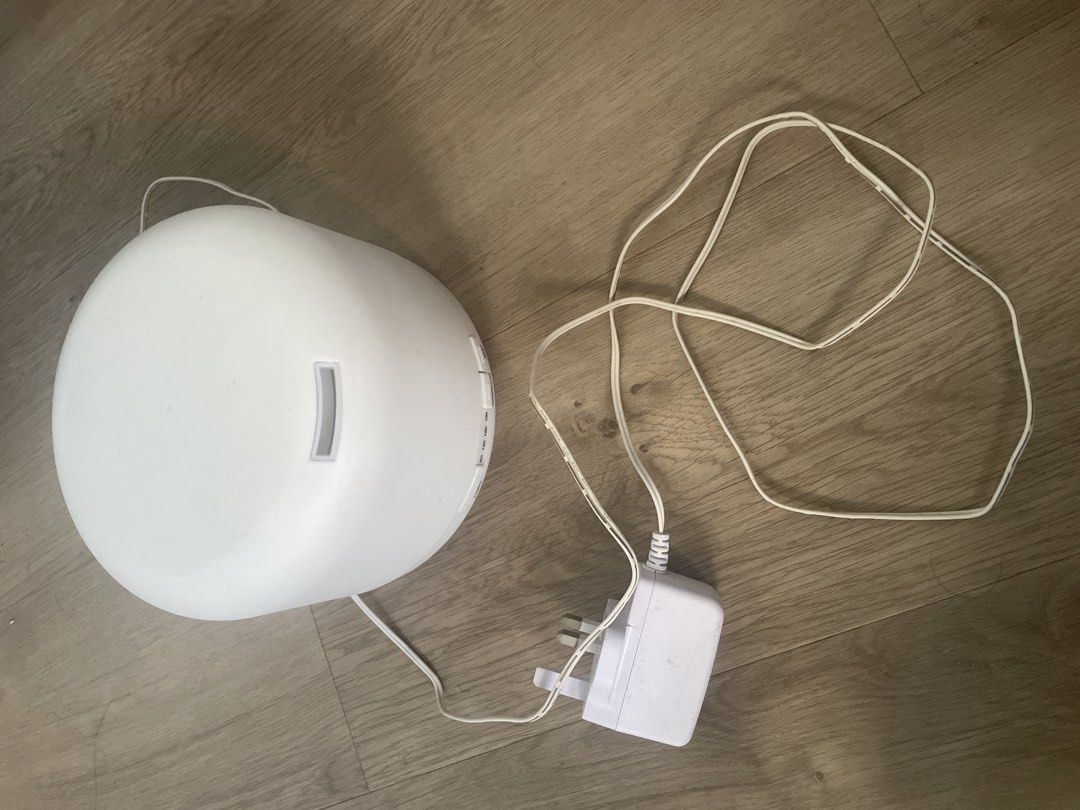 Scent diffuser (Category: Home Fragrance) located in Singapore. Submitted by faisseen (Listing ID 1455045322, Image 1). Description: - scent diffuser (with multiple colours) - mood lighting - Easy to use - Includes plug - Creates a pleasant atmosphere.