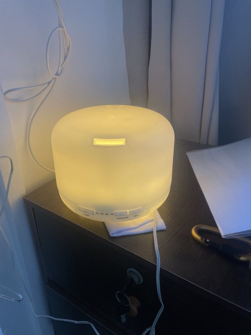 Scent diffuser (Category: Home Fragrance) located in Singapore. Submitted by faisseen (Listing ID 1455045322, Image 3). Description: - scent diffuser (with multiple colours) - mood lighting - Easy to use - Includes plug - Creates a pleasant atmosphere.