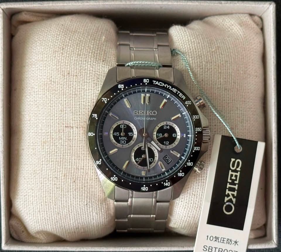 Seiko Chronograph SBTR027 (Category: Men's Watches) located in Quezon City. Submitted by kaysee22 (Listing ID 1455008860, Image 1). Description: ⌚️The Best Value Ice Blue JDM Chronograph 🇯🇵 The Seiko Spirit Chronograph JDM features a stunning Ice Blue sunburst dial that shifts in different lighting. Paired with its solid stainless steel bracelet and clean chronograph layout, this piece gives off a premium look that costs way more than it should