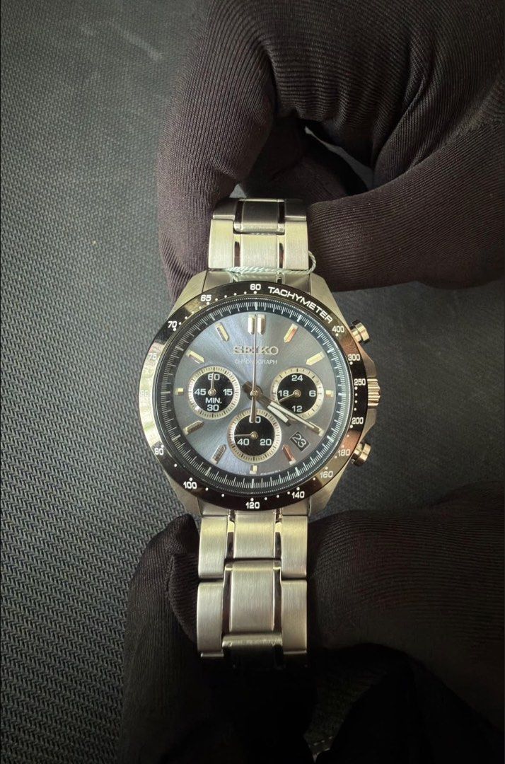 Seiko Chronograph SBTR027 (Category: Men's Watches) located in Quezon City. Submitted by kaysee22 (Listing ID 1455008860, Image 3). Description: ⌚️The Best Value Ice Blue JDM Chronograph 🇯🇵 The Seiko Spirit Chronograph JDM features a stunning Ice Blue sunburst dial that shifts in different lighting. Paired with its solid stainless steel bracelet and clean chronograph layout, this piece gives off a premium look that costs way more than it should