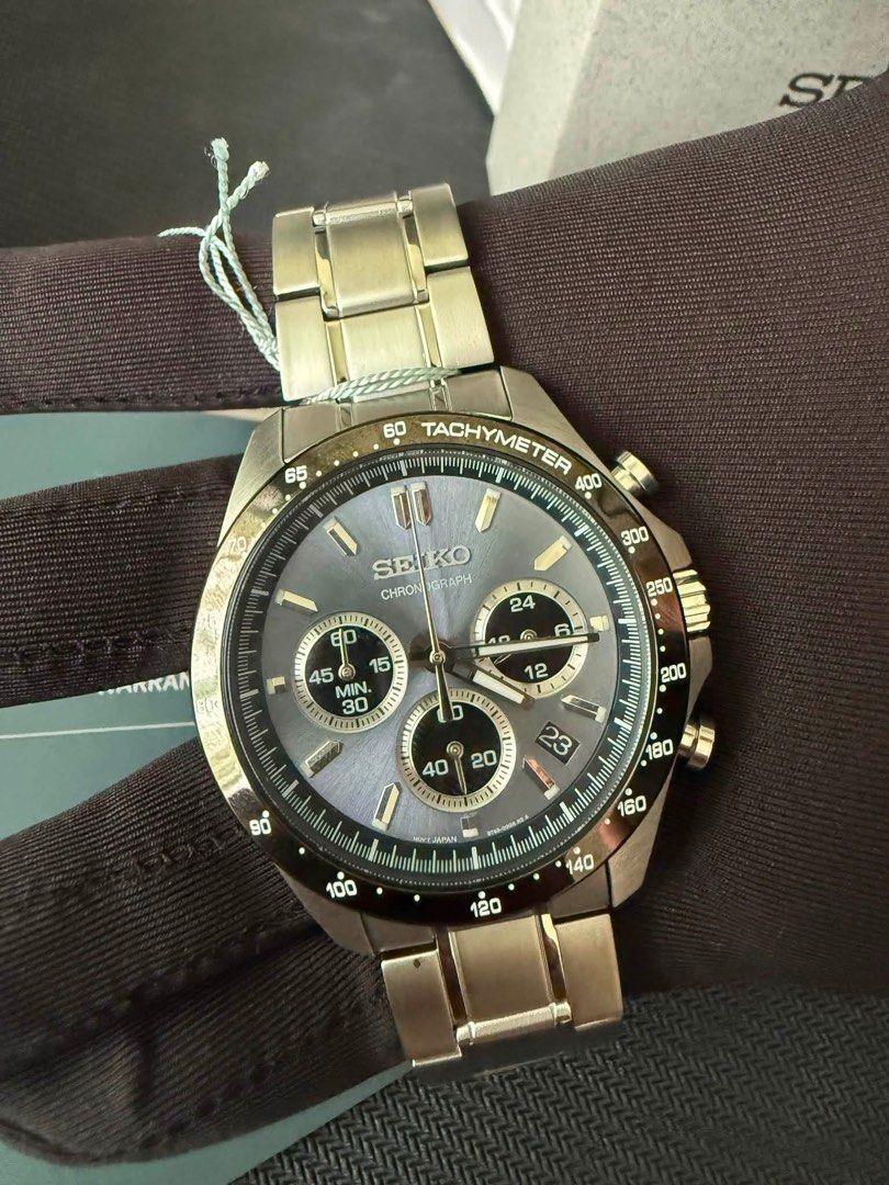 Seiko Chronograph SBTR027 (Category: Men's Watches) located in Quezon City. Submitted by kaysee22 (Listing ID 1455008860, Image 2). Description: ⌚️The Best Value Ice Blue JDM Chronograph 🇯🇵 The Seiko Spirit Chronograph JDM features a stunning Ice Blue sunburst dial that shifts in different lighting. Paired with its solid stainless steel bracelet and clean chronograph layout, this piece gives off a premium look that costs way more than it should