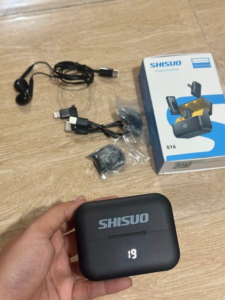SHISUO S16 Wireless Microphone 2 Mic + Charging Box (Category: Microphones) located in Quezon City. Submitted by katieeeeeeeeeeeeeeeeee (Listing ID 1455002059, Image 3). Description: - SHISUO S16 Wireless Microphone Set - Perfect for TYPE C/ iPhone/iOS devices - Includes: 2 Microphones, Charging Box, Receiver - Accessories: Lightning Adapter, Windproof Wool Ball, Earphones, Charging Cable - Ideal for Content Creators - Tested and confirmed workin