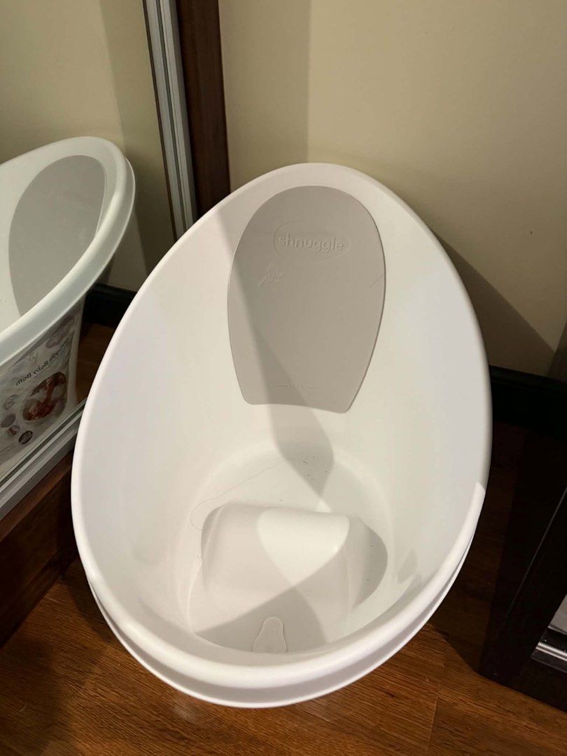 Shnuggle Baby Bath White (Category: Bathtub & Bath Accessories) located in Cebu City. Submitted by jillianmariebascones (Listing ID 1455075062, Image 2). Description: - White Shnuggle baby bath - Suitable for newborns and up - Supports baby in a comfy, upright position - Non-slip feet for safety - Easy drain plug - Dimensions: 54cm x 39cm x 39cm - Easy to clean USED IN A SPAN FOR ONLY 3 MONTHS. VERY NEW LOOKING AND CLEAN. .