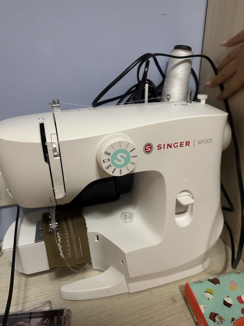 Singer M1505 sewing machine (Category: Craft Supplies & Tools) located in Mandaluyong City. Submitted by madb888 (Listing ID 1454992270, Image 1). Description: Never used bought online last month Rfs : need funds.