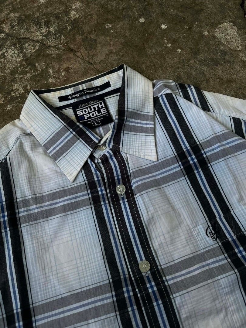 SOUTHPOLE BUTTON DOWN Y2K POLO (Category: Tshirts & Polo Shirts ) located in Manila. Submitted by thriftjunkiemnl. (Listing ID 1455026849, Image 2). Description: .