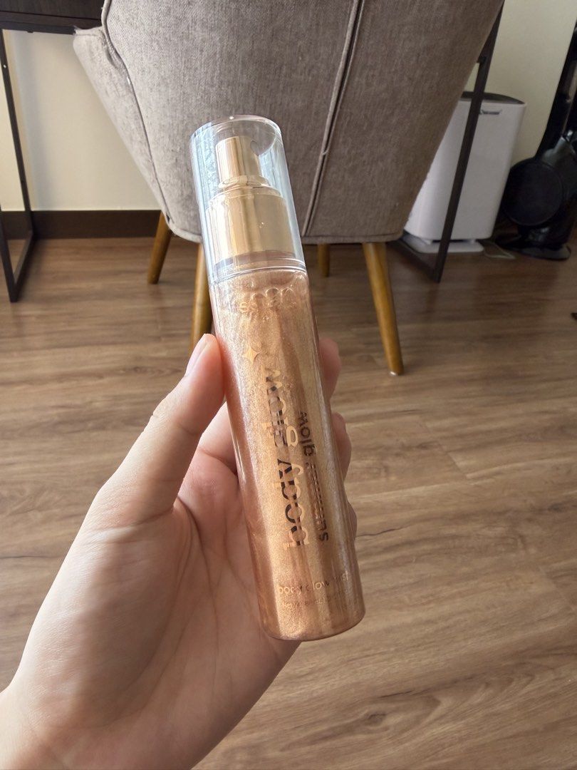SQUAD COSMETICS BODY GLOW (Category: Body Care) located in Las Pinas. Submitted by cattydeclutters (Listing ID 1455024018, Image 3). Description: Body glow spray .