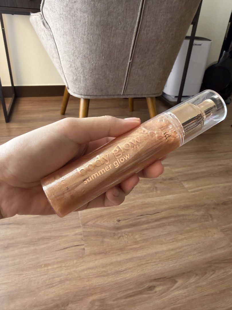 SQUAD COSMETICS BODY GLOW (Category: Body Care) located in Las Pinas. Submitted by cattydeclutters (Listing ID 1455024018, Image 2). Description: Body glow spray .