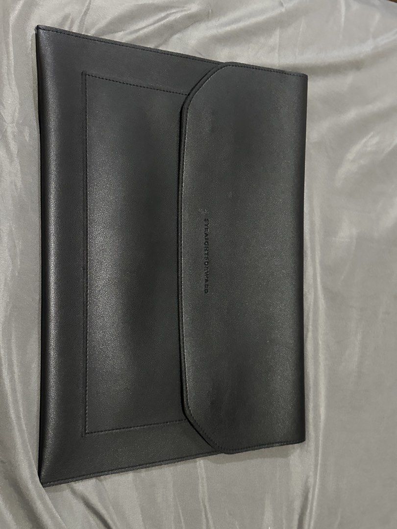 Straightforward laptop bag (Category: Laptop Bags & Sleeves) located in Quezon City. Submitted by mjalz (Listing ID 1455049755, Image 1). Description: .