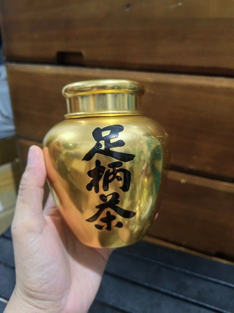 Tea Caddy (Category: Coffee & Tea Tableware) located in Cebu City. Submitted by dudes_villanueva (Listing ID 1454961234, Image 1). Description: Tea Caddy 📌 The canister features traditional kanji calligraphy and is used to store high-quality tea leaves or tea bags. Diameter 4 inches Height 5 inches Note: Light dent at the base, not an issue..