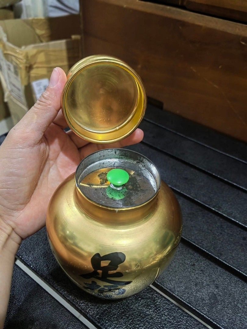Tea Caddy (Category: Coffee & Tea Tableware) located in Cebu City. Submitted by dudes_villanueva (Listing ID 1454961234, Image 3). Description: Tea Caddy 📌 The canister features traditional kanji calligraphy and is used to store high-quality tea leaves or tea bags. Diameter 4 inches Height 5 inches Note: Light dent at the base, not an issue..