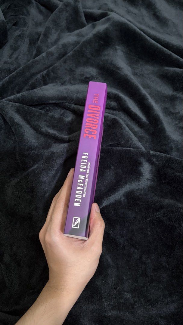 The Divorce (Paperback) by Freida McFadden (Category: Storybooks) located in Manila. Submitted by ssecondstylee (Listing ID 1455038468, Image 3). Description: Like New | Read Once Price: ₱445 Stock: 1 copy available MOP: QR PH, MariBank MOD: SSD (Grab | Lalamove), J&T Location: Mithi St., Sampaloc, Manila.