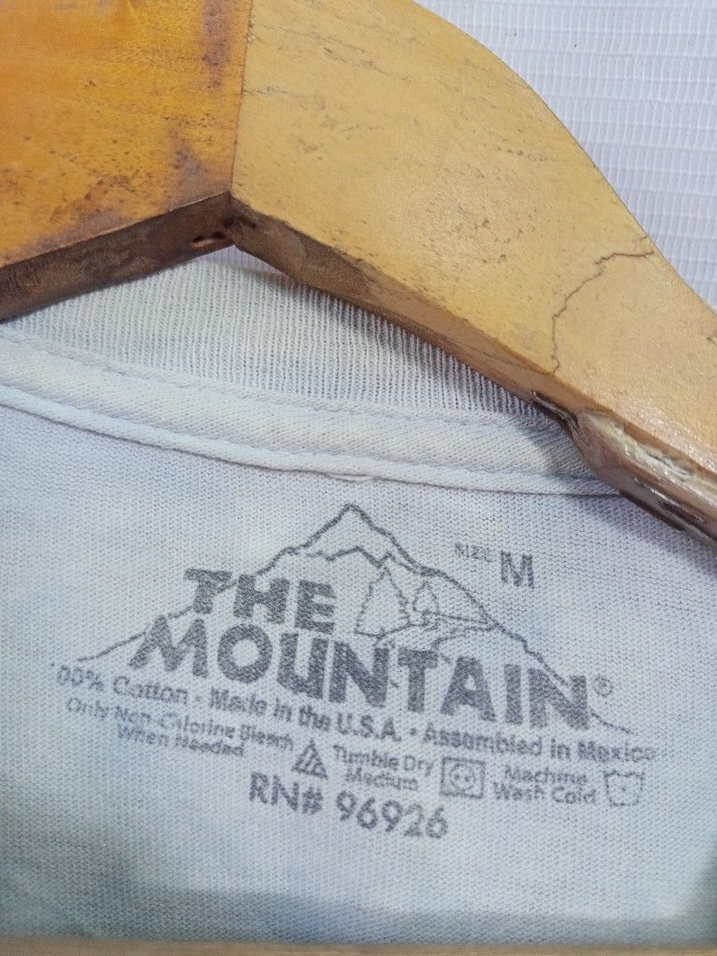 The Mountain White Cat Face T-Shirt (Category: Tshirts & Polo Shirts ) located in Quezon City. Submitted by kmbthrift19 (Listing ID 1455086413, Image 3). Description: FS THE MOUNTAIN TSHIRT IN EXCELLENT CONDITION PRICE IS STILL NEGOTIABLE JUST PM FOR MORE INFORMATION THANKS .