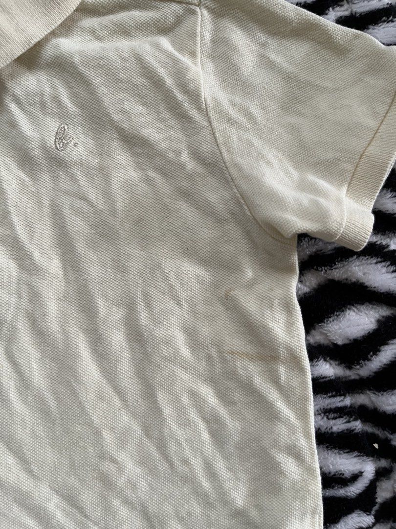 Tiny button shirt (Category: Babies & Kids Fashion) located in Klang. Submitted by geckos (Listing ID 1455035818, Image 3). Description: Tiny button shirt Got some stain Size1-2 year.
