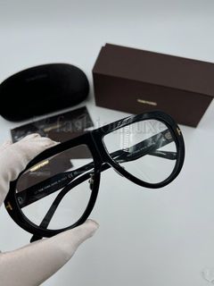 (Category: ) located in . Submitted by fashion.luxe (Listing ID 1455011311, Image 1). Description: .