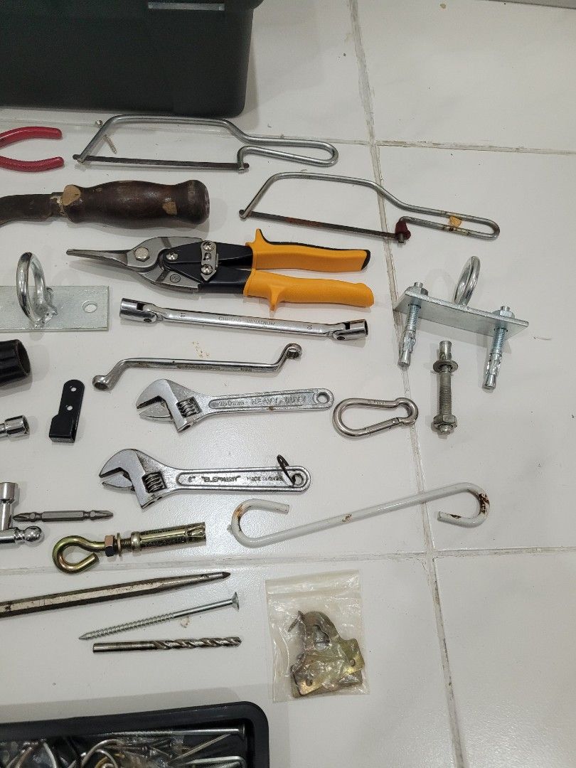 Tools (Category: Tools & Equipment) located in Singapore. Submitted by daffodils7 (Listing ID 1455050338, Image 3). Description: Box: L32cm. W15cm. H16cm..
