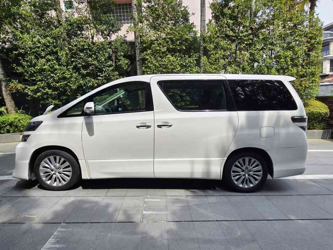 Toyota Vellfire 2.4 Z 7-Seater (A) (Category: Used Cars) located in Singapore. Submitted by platinummotoringsg (Listing ID 1454971173, Image 3). Description: Comes with 1 year engine & gearbox warranty by Sgcarmart recommended workshop! 100% Accident free & Non-PHV unit. STA / Workshop PPI check more than welcomed for you to purchase with a peace of mind! Flexible financing options available including full loan with high trade in quotes available