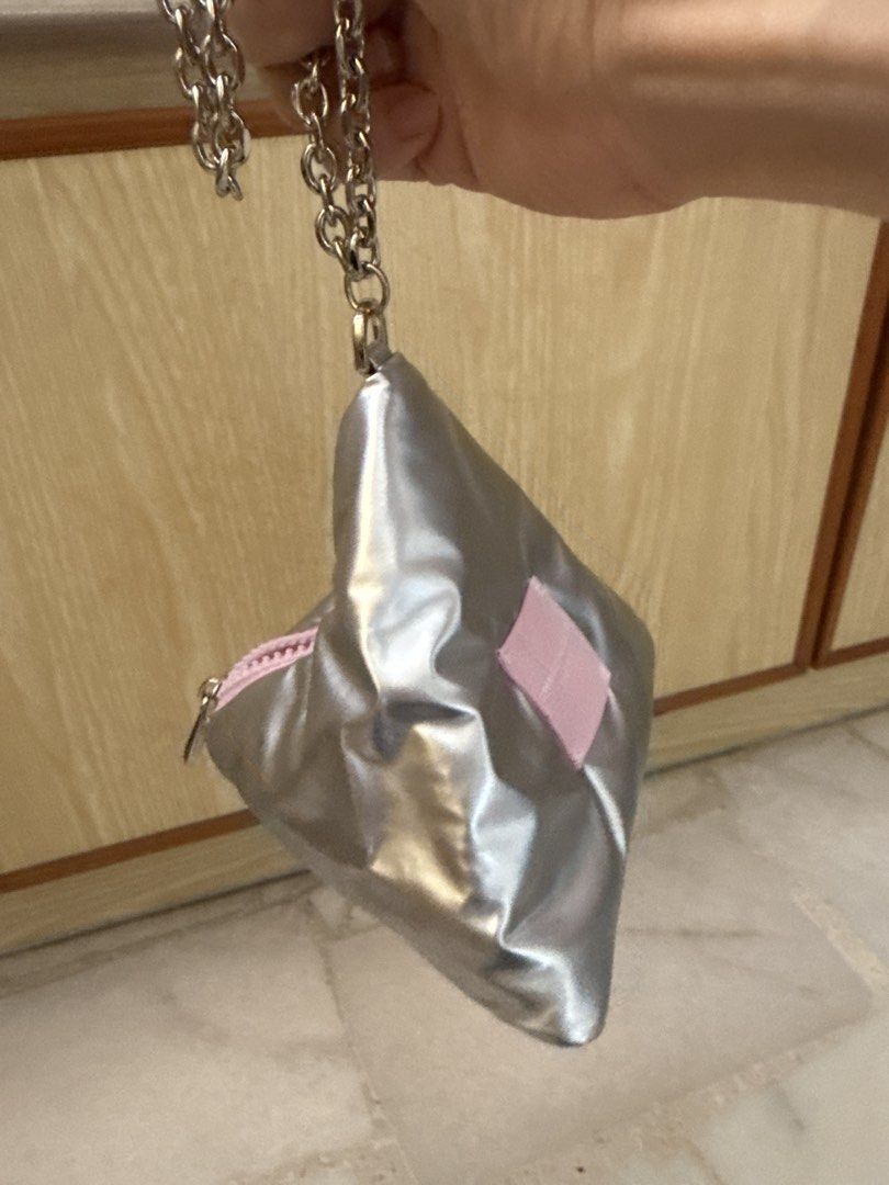 Triangle Dumpling Pouch (Category: Purses & Pouches) located in Singapore. Submitted by _character_ (Listing ID 1454960239, Image 2). Description: Came along with the purchase of the Laneige BB cushion. Good for putting small make up items/coins. Self collect at Pasir Ris St 21 or Tiong Bahru MRT on certain afternoons..