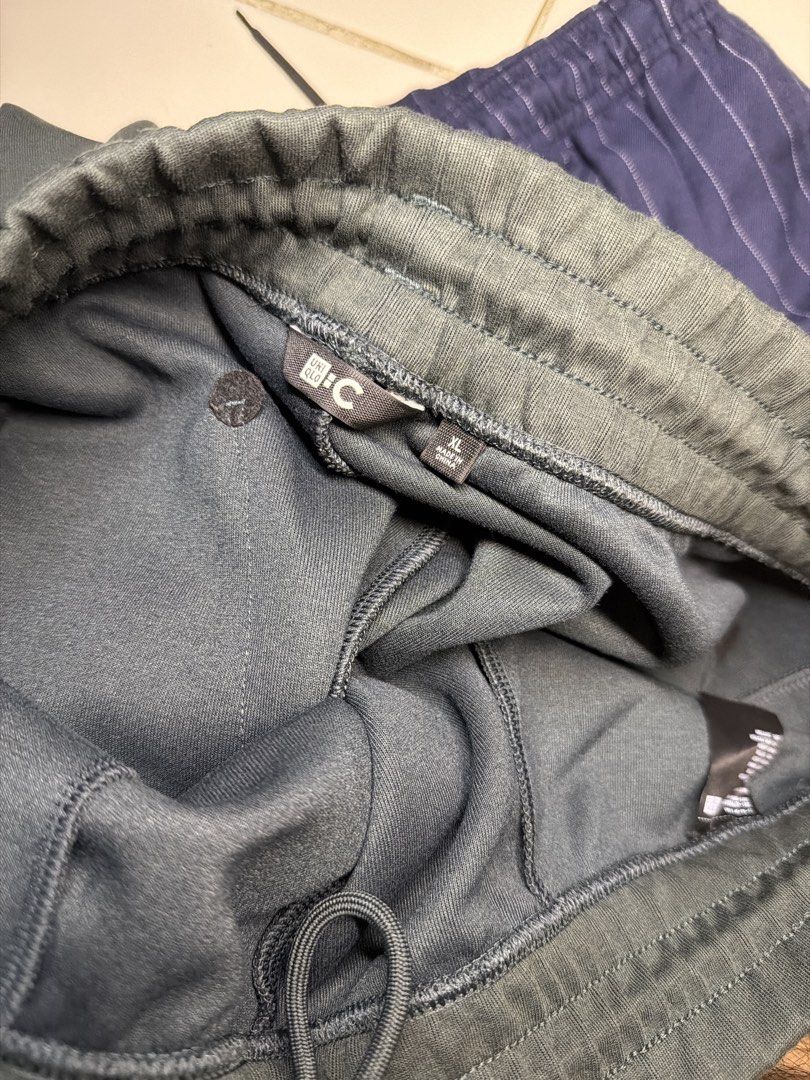 Uniqlo Green Sweatpants (Category: Joggers) located in Manila. Submitted by D3CLUTTER (Listing ID 1455052893, Image 3). Description: Authentic Uniqlo Sweat Pants Dimes: W- up to 38 L 41.5 Hem 10 Rise 14.5 ₱900 Bought ₱1990 in uniqlo Message for more details and issues (Condition is like new, just have stain splatter only issue due to bleach).