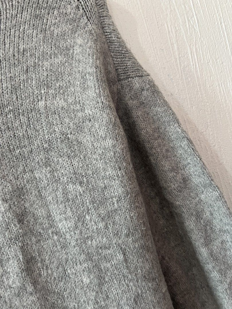 Uniqlo Knit Dress (Category: Coats, Jackets and Outerwear) located in Amadeo. Submitted by mavmadel (Listing ID 1455113356, Image 3). Description: -medium size -excellent condition -color may vary due to lighting Lo: cavite Courier: jnt.