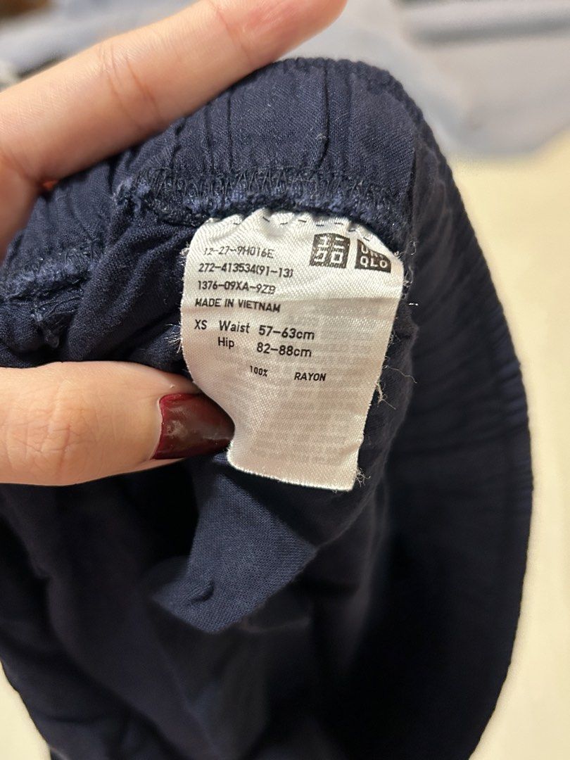 Uniqlo Navy Blue Lounge Pants (Category: Other Bottoms) located in Quezon City. Submitted by m4delineee (Listing ID 1455128315, Image 2). Description: - size: S - navy blue cotton loungepants w/ elastic waistband from uniqlo - missing the tie!! (see 3rd pic) but still sakto sa waist .