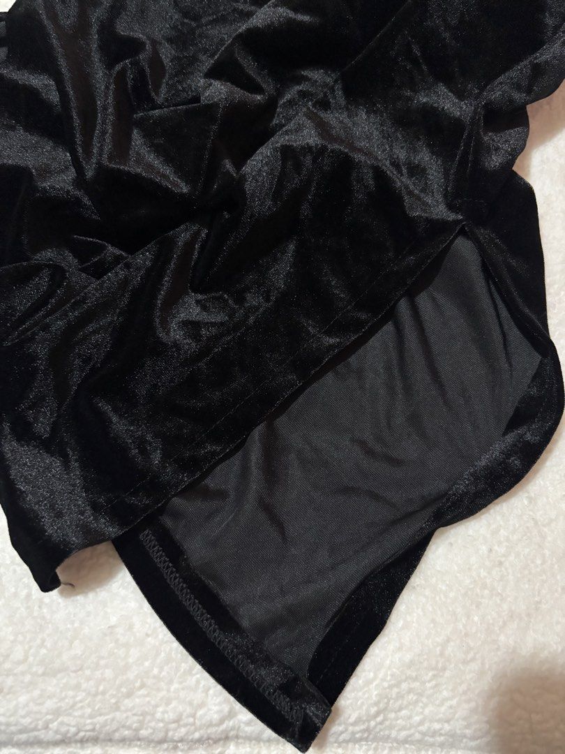 velvet halter dress (Category: Dresses) located in Paranaque City. Submitted by backburnt (Listing ID 1455042214, Image 3). Description: velvet halter dress (black) - used once for an event - with slit - fits xxs-cs - garterized back - dm for questions.