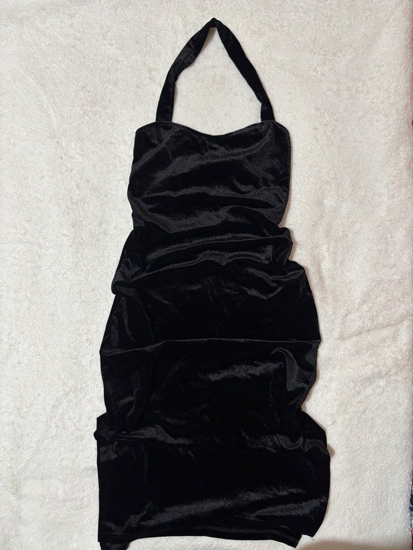 velvet halter dress (Category: Dresses) located in Paranaque City. Submitted by backburnt (Listing ID 1455042214, Image 1). Description: velvet halter dress (black) - used once for an event - with slit - fits xxs-cs - garterized back - dm for questions.