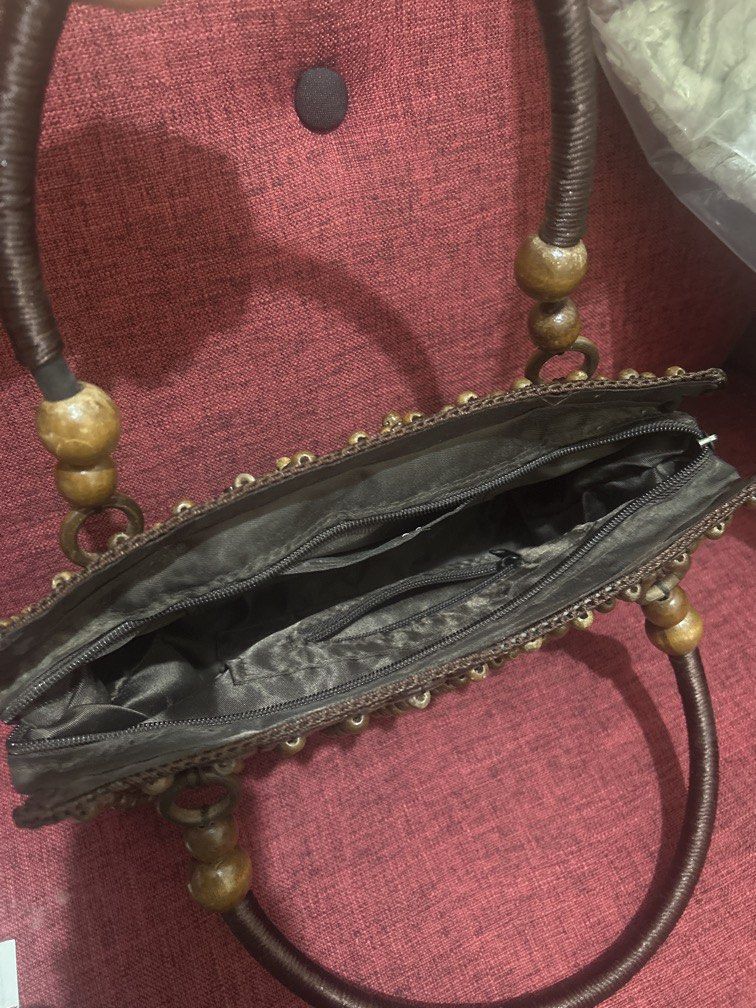 Vintage Brown Beaded Bag (Category: Shoulder Bags) located in Manila. Submitted by isellstuff_fox (Listing ID 1454977284, Image 3). Description: .