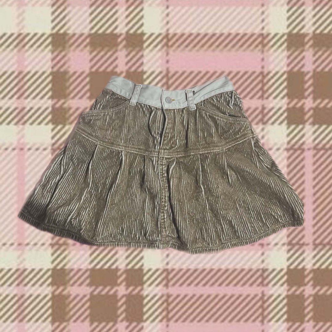 Vintage Corduroy Skirt (Category: Skirts) located in Manila. Submitted by y18006 (Listing ID 1454954109, Image 1). Description: - Cute corduroy skirt - Light wash denim waistband - Pleated for a flared look - best fit 24-26 - Great for casual outfits - Easy to pair with tops.