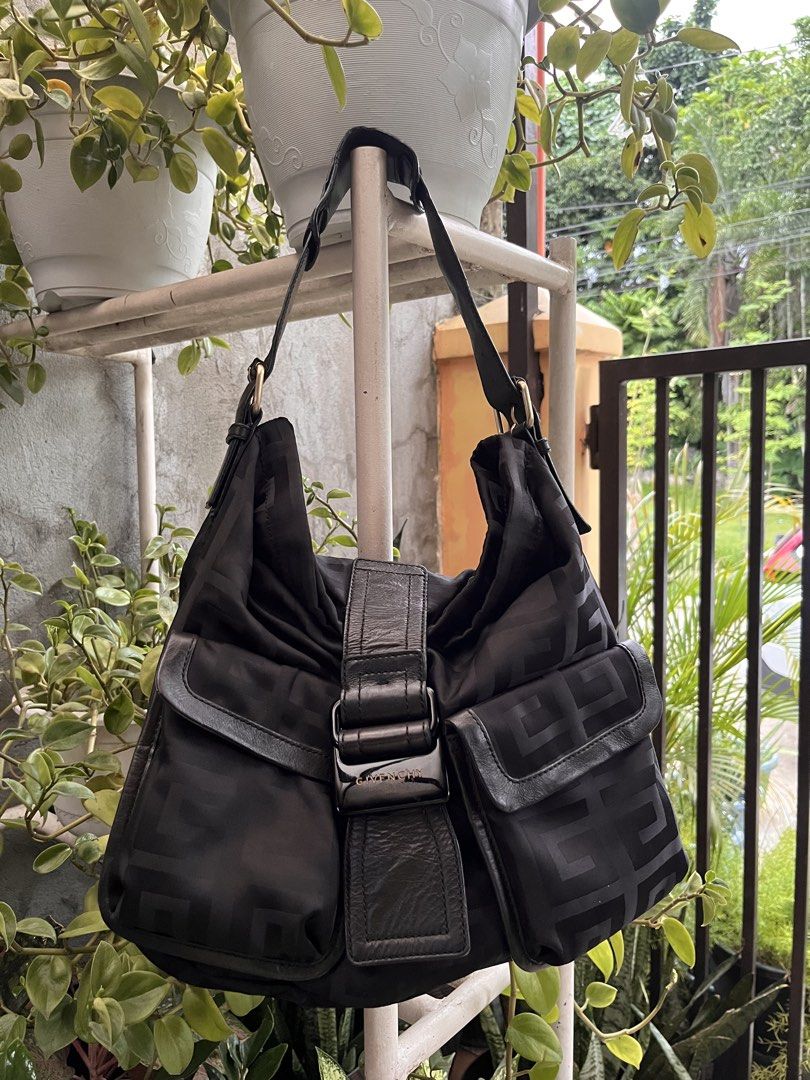 Vintage Givenchy mono (Category: Luxury Bags & Wallets) located in Cagayan de Oro. Submitted by zaybanlx (Listing ID 1455135547, Image 1). Description: Not guaranteed .
