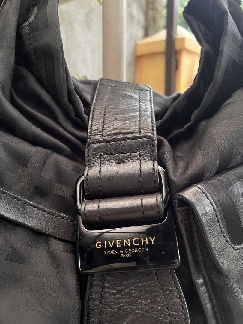 Vintage Givenchy mono (Category: Luxury Bags & Wallets) located in Cagayan de Oro. Submitted by zaybanlx (Listing ID 1455135547, Image 2). Description: Not guaranteed .