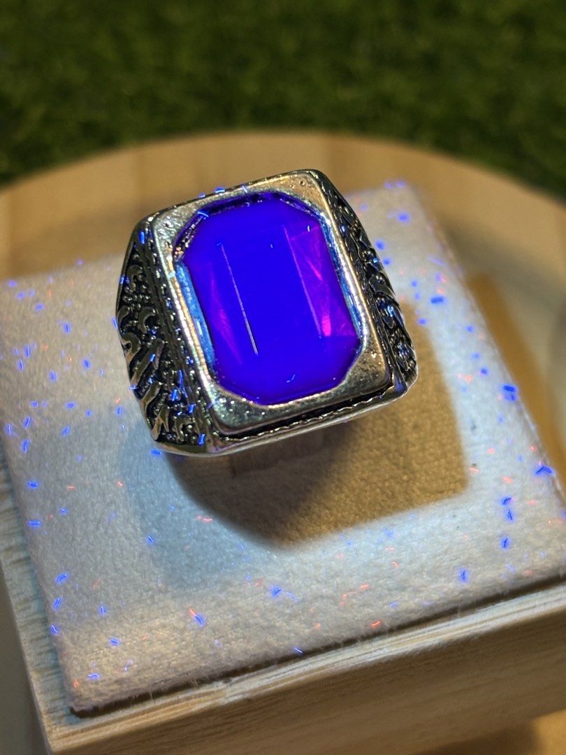 Vintage mens ring (Category: Rings) located in Davao. Submitted by emmanuelchuamellorin23 (Listing ID 1454981621, Image 2). Description: Size 6 Silver tone •O: Rhodium/Platinum plated over copper-based metal Message me directly #japanjewelry #JapanUK.