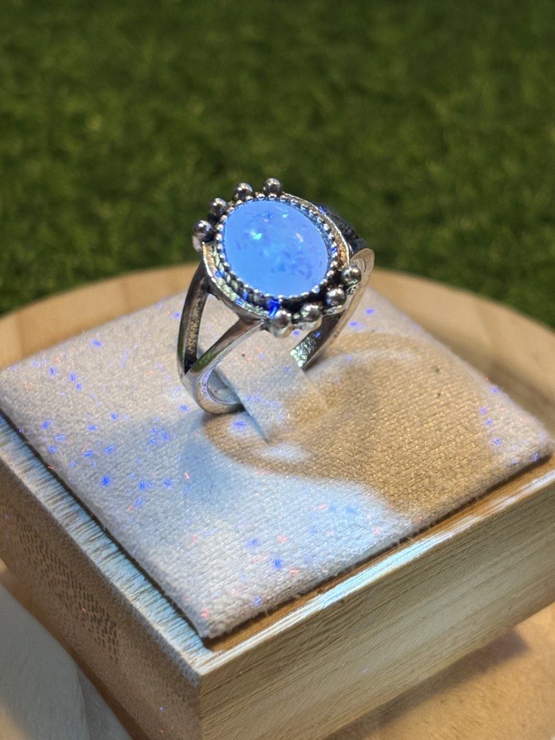 Vintage ring size 7.5 (Category: Rings) located in Davao. Submitted by emmanuelchuamellorin23 (Listing ID 1454980485, Image 2). Description: Size 7.5 Silver tone •O: Rhodium/Platinum plated over copper-based metal Message me directly #japanjewelry #JapanUK.