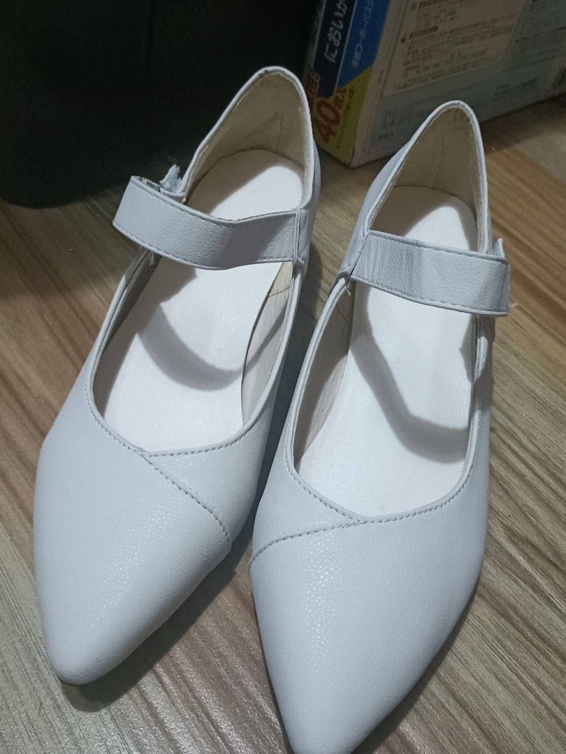 White shoes (Category: Heels) located in Dasmarinas. Submitted by erljapan (Listing ID 1455013781, Image 2). Description: SheIn shoes size 8.